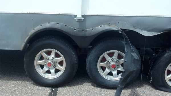 5th wheel damage caused by tire failure