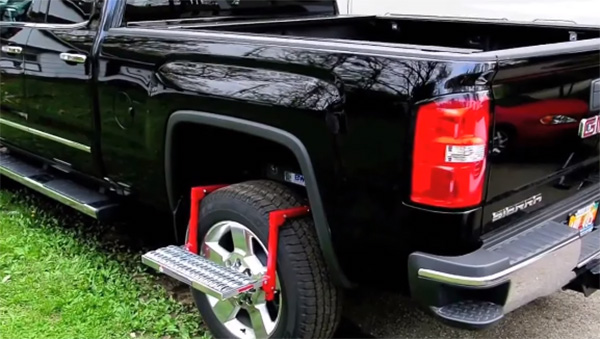 Wheel tire step for access to truck bed