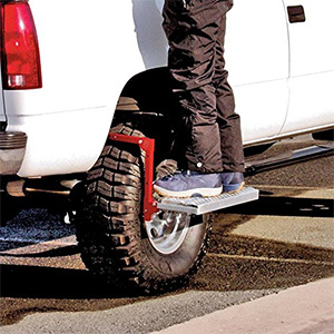 Wheel tire step for access to truck bed